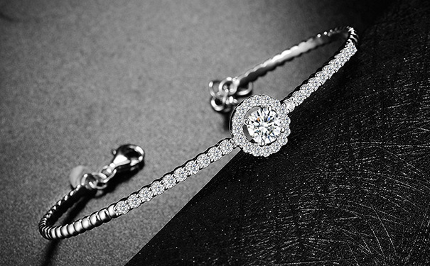 德西尔珠宝手镯