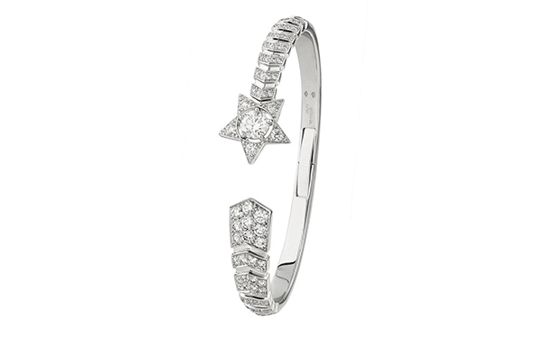 Comète 白金手镯，by Chanel 共镶嵌112颗圆形切割钻石。