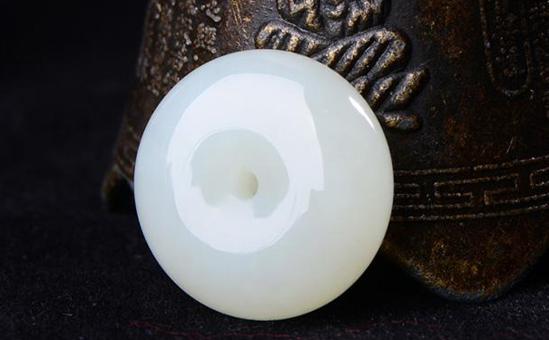 平安扣和田玉吊坠