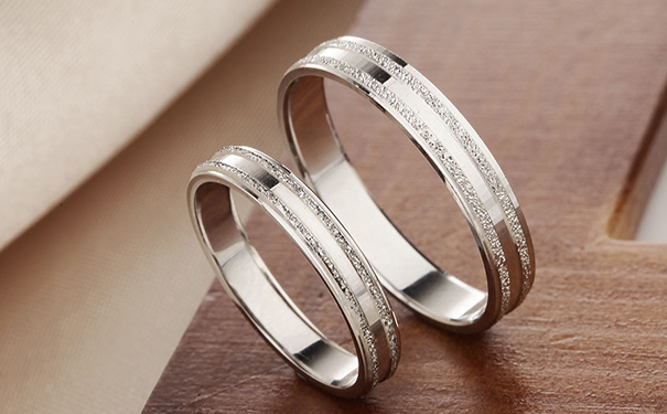 首饰掉色的原因