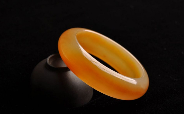 黄龙玉手镯的作用