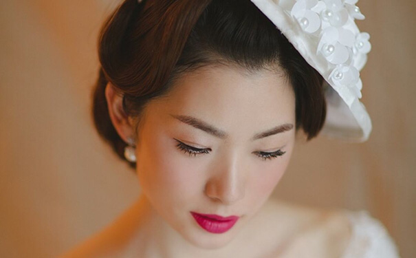 古典新娘妆容