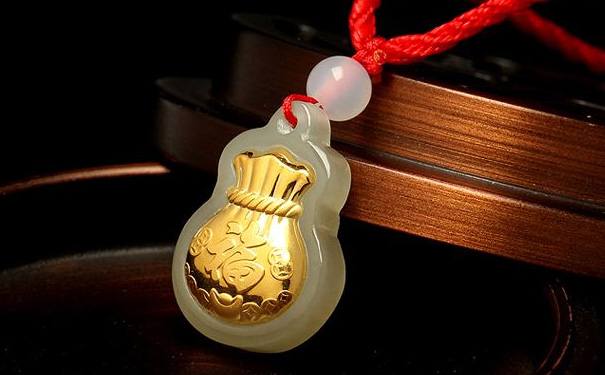 金镶玉吊坠福袋