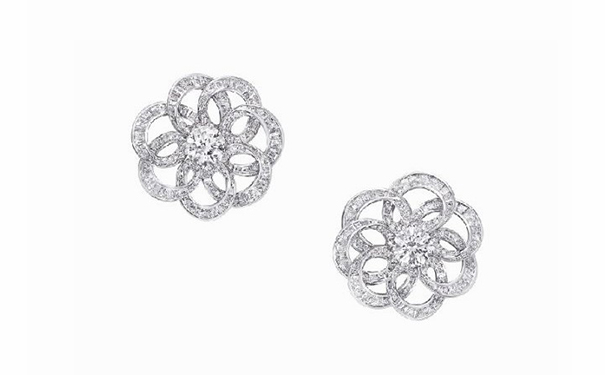 镶嵌圆形和阶梯形切割钻石