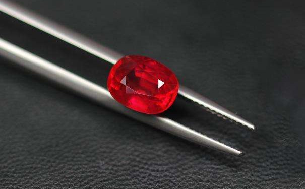 挑选红宝石