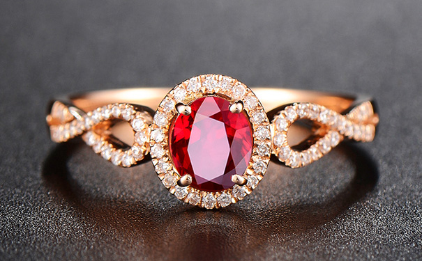 红宝石戒指