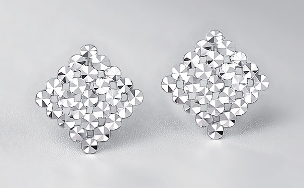 白金耳钉