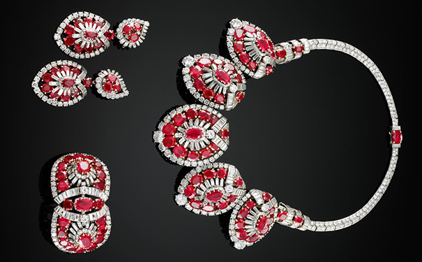 项链，手链和耳坠套装，by Cartier，1951年