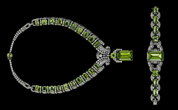 铂金项链和手链套装