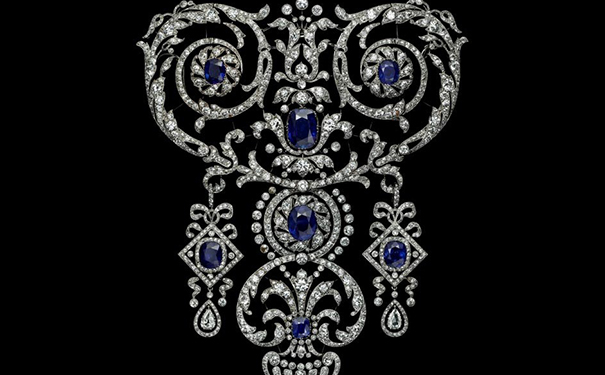 7颗枕形切割和蓝宝石