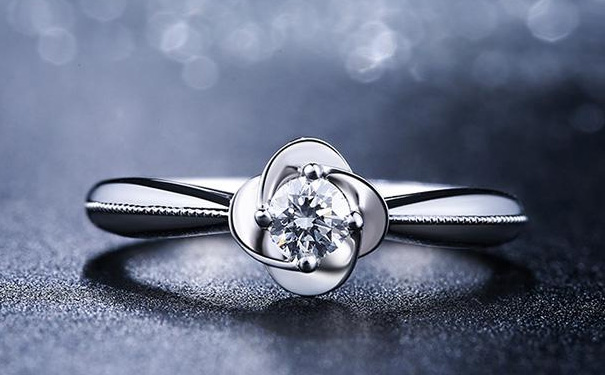 铂金钻石戒指