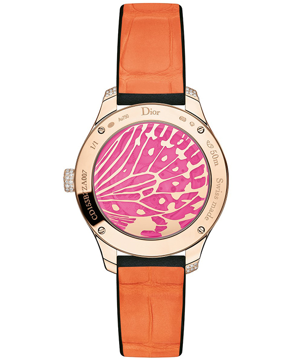 搭配鳄鱼皮内衬的绢缎表带,10枚腕表均为独一款作品。 搭配鳄鱼皮内衬的绢缎表带,10枚腕表均为独一款作品。