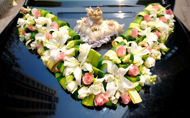结婚婚车扎花