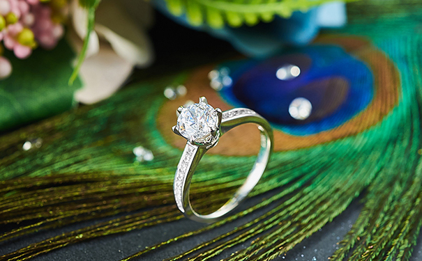 如何鉴定钻石是不是八心八箭