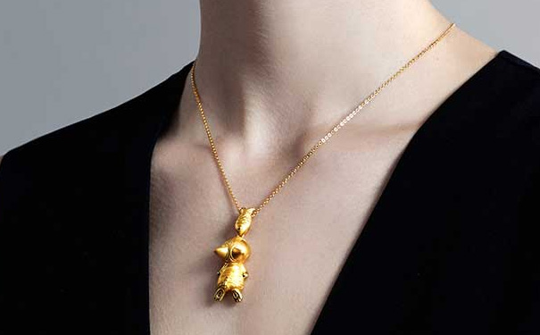 德西尔黄金吊坠