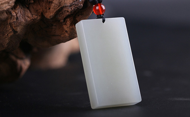 德西尔珠宝无事牌