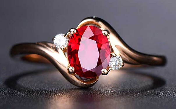 镶嵌红宝石结婚戒指
