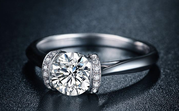 5克拉钻石戒指