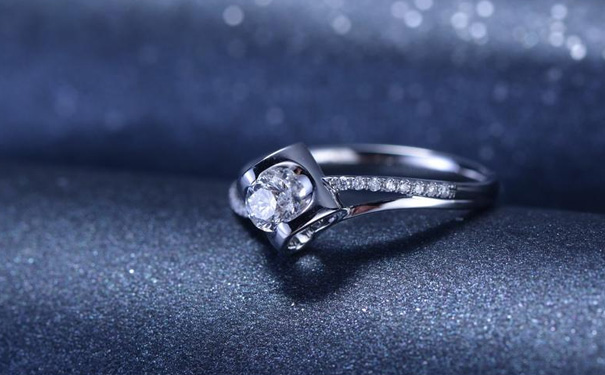 铂金钻戒价格