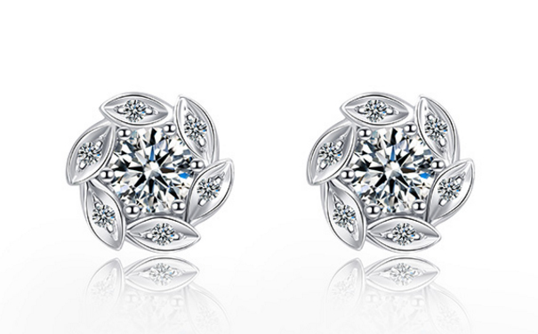 钻石耳钉一般买多大