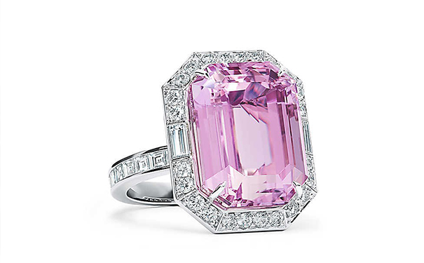 The Extraodinary Colors of Tiffany 铂金戒指