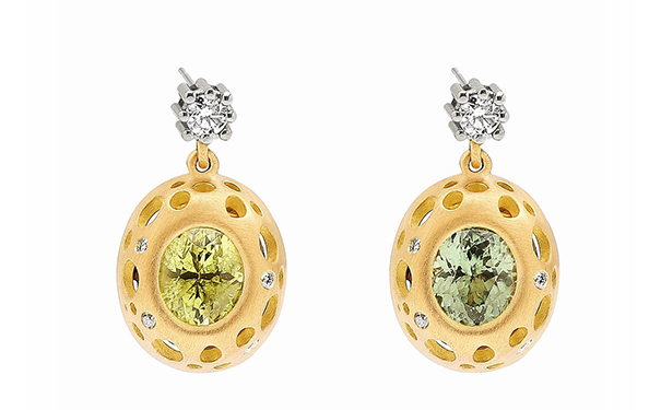 2颗总重2.8ct的椭圆形切割金绿宝石 2颗总重2.8ct的椭圆形切割金绿宝石