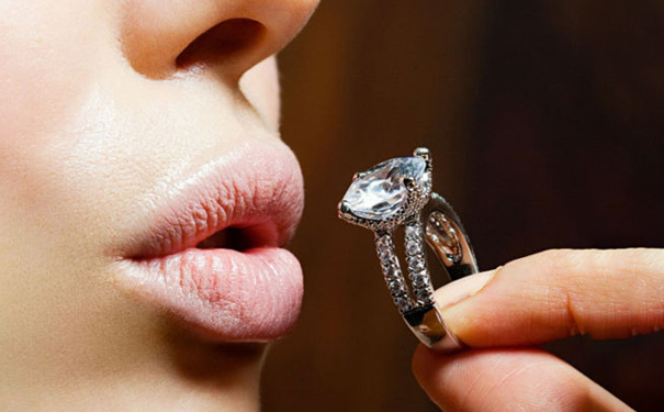 哈气简单钻石的真假