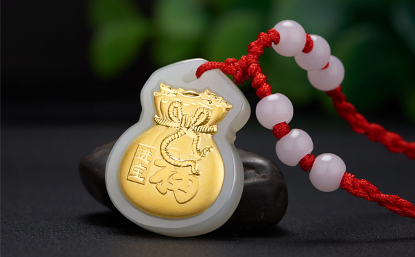 金镶玉的吊坠