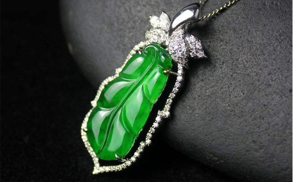 金镶玉吊坠的寓意