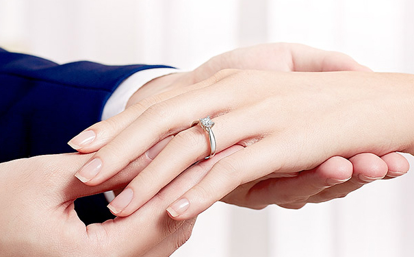 2018年一克拉钻石价格大概是多少？