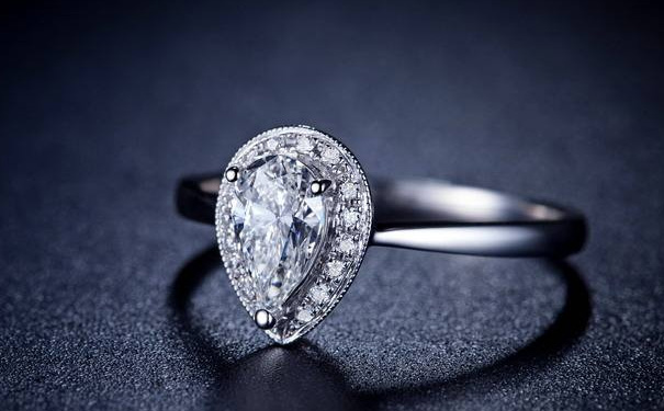 水滴形钻戒