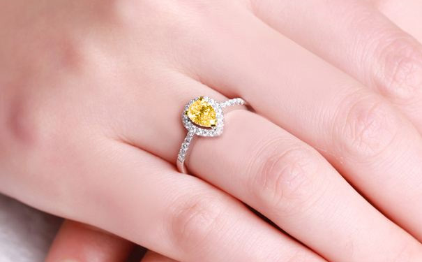 黄钻水滴形钻戒