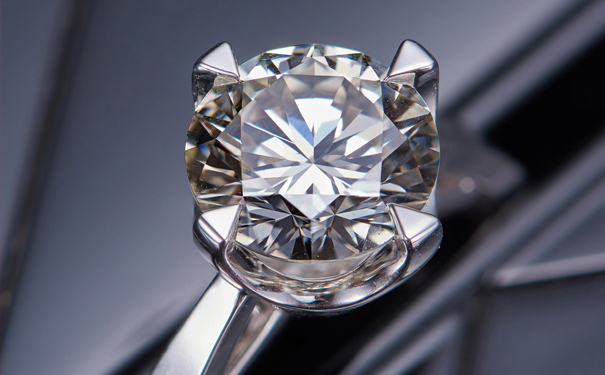 钻石和莫桑石的区别