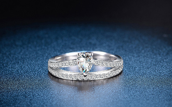 德西尔珠宝水滴形钻戒