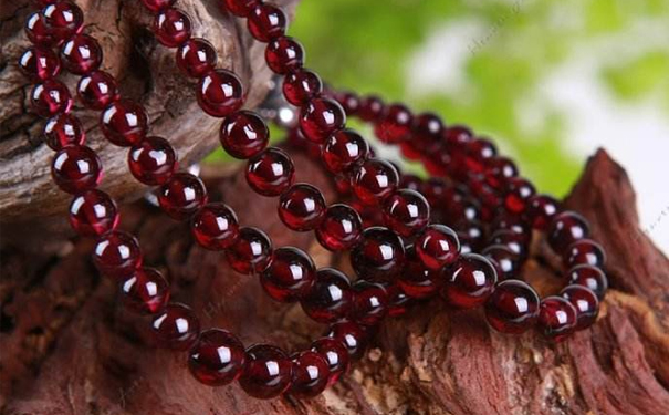 石榴石手链多少钱