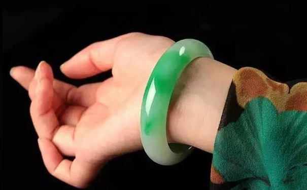 翡翠鉴别最简单方法有三点