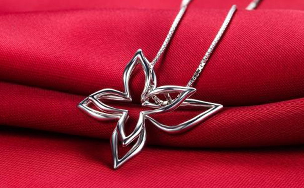 镂空铂金吊坠