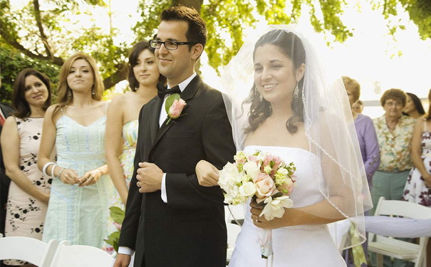 结婚纪念日是领证那天还是办酒