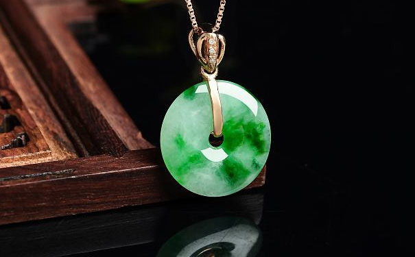 翡翠平安扣吊坠