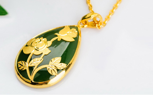 为什么那么多人都喜欢金镶玉吊坠