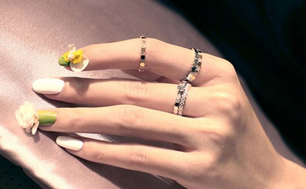 Bee My Love爱·巢系列佩戴效果