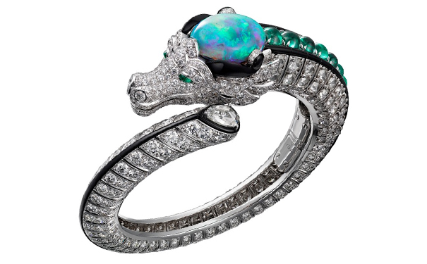 以「龙」为主题的手镯