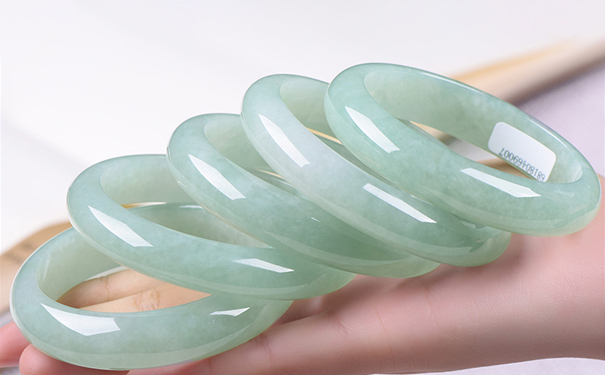 一般的翡翠玉镯子价格