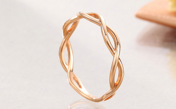 镂空玫瑰金戒指