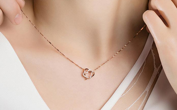 爱心18k金钻石吊坠