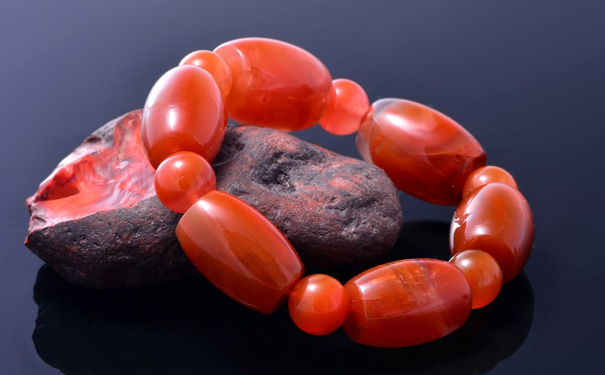 女人为什么不适合佩戴玛瑙手镯