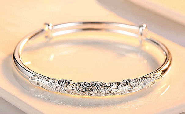银手镯的好处