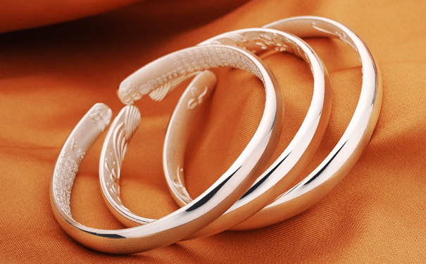 一个银手镯大概多少钱