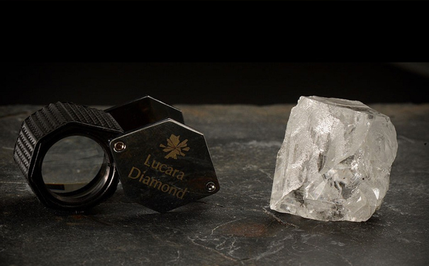 472.37ct浅棕色钻石原石