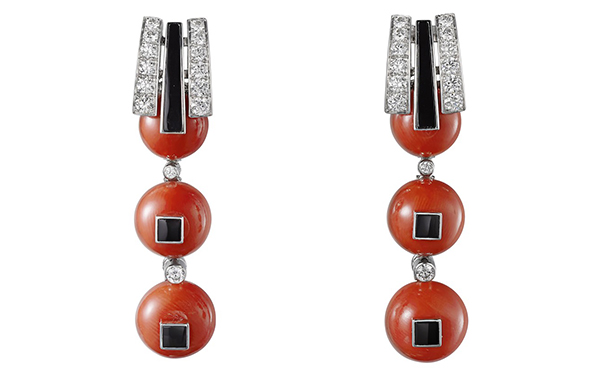 镶嵌红珊瑚圆珠，点缀缟玛瑙和圆形明亮式切割钻石